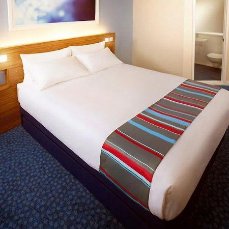 Travelodge Cardiff Central Queen Street מראה חיצוני תמונה