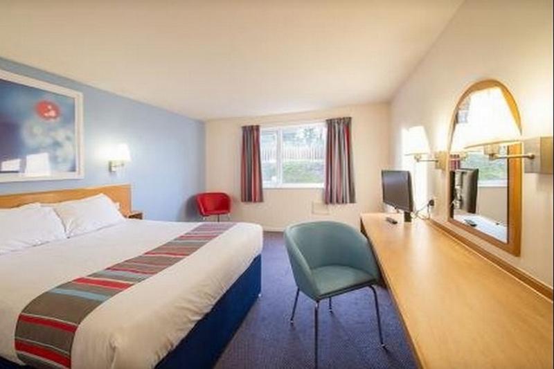Travelodge Cardiff Central Queen Street מראה חיצוני תמונה