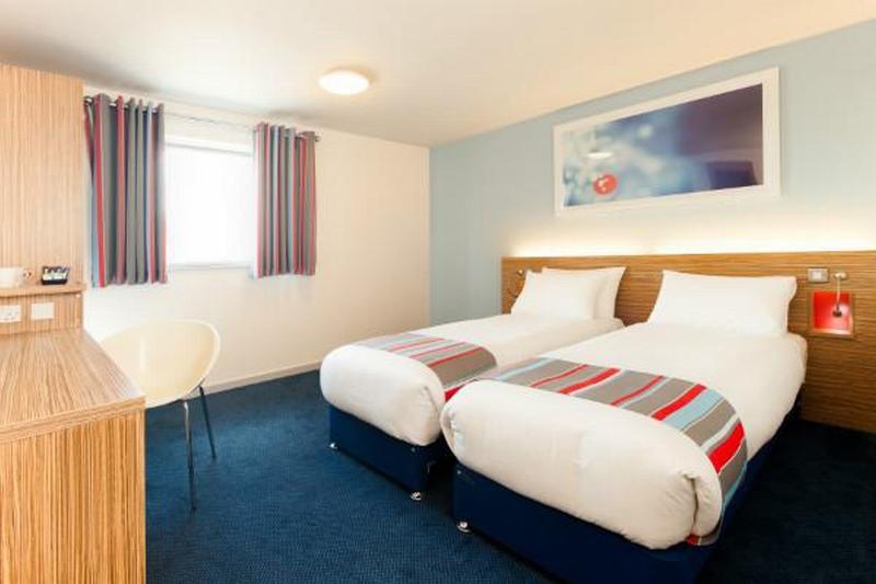 Travelodge Cardiff Central Queen Street מראה חיצוני תמונה