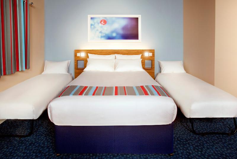 Travelodge Cardiff Central Queen Street מראה חיצוני תמונה